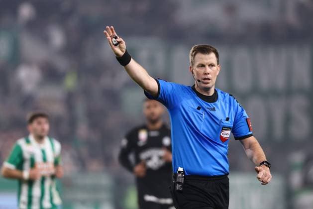 SOCCER - BL, Rapid vs Sturm VIENNA,AUSTRIA,02.NOV.25 - SOCCER - ADMIRAL Bundesliga, SK Rapid Wien vs SK Sturm Graz. Image shows referee Markus Hameter.  GEPAxpictures xArminxRauthner