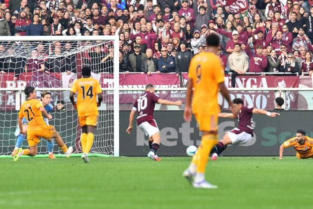 Che Zach Everton Adams (Torino) scores 2-2 during Torino FC vs Pisa SC, Italian soccer Serie A match in Turin, Italy, November 02 2025  Copyright: xGabrielexMasotti IPAxSportx xipa-agency.netx xx IPA_67409069 IPA_Agency_IPA67409069