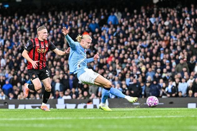 2nd November 2025; Etihad Stadium, Manchester, Lancashire, England; Premier League Football, Manchester City versus AFC Bournemouth; Erling Haaland of Manchester City shoots and scores in the 17th minute to make the score 1-0  GodfreyxPitt