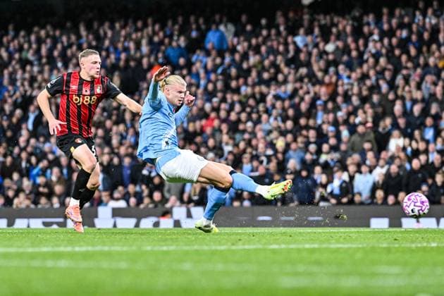 2nd November 2025; Etihad Stadium, Manchester, Lancashire, England; Premier League Football, Manchester City versus AFC Bournemouth; Erling Haaland of Manchester City shoots and scores in the 17th minute to make the score 1-0  GodfreyxPitt