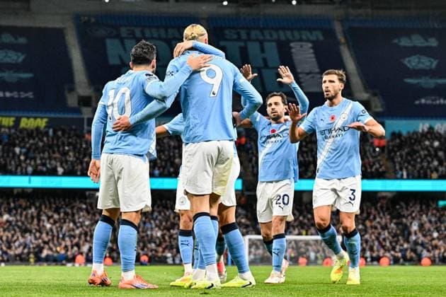 2nd November 2025; Etihad Stadium, Manchester, Lancashire, England; Premier League Football, Manchester City versus AFC Bournemouth; Erling Haaland of Manchester City celebrates with his team after scoring in the 17th minute to make the score 1-0  GodfreyxPitt
