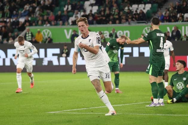 02 11 2025, xgox, Fussball 1 Bundesliga, VfL Wolfsburg TSG 1899 Hoffenheim emspor, v l Wouter Burger Hoffenheim, 18 Jubel, Torjubel, jubelt ueber das Tor, celebrate the goal, celebration DFL DFB REGULATIONS PROHIBIT ANY USE OF PHOTOGRAPHS as IMAGE SEQUENCES and or QUASI VIDEO Wolfsburg