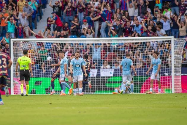 Spanish La Liga EA Sports soccer match Levante vs Celta at Ciudad de Valencia Stadium in Valencia, spain. 02 November 2025 900 Cordon Press  900 CordonxPress LOF - Levante vs Celta