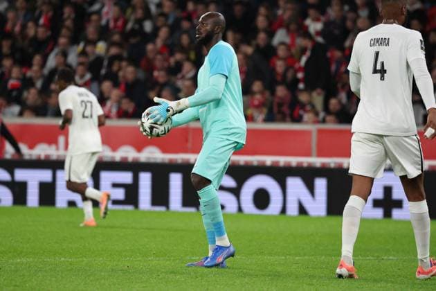 FOOTBALL : LOSC Lille vs Angers - Ligue 1 J11 - 02 11 2025 HervÃ KOFFI (Angers SCO) lors du match LOSC Lille vs Angers, Ligue 1 J11, Decathlon Arena stade Pierre Mauroy, le 2 novembre 2025 - photo Laurent Sanson PsnewZ  Copyright: xLaurentxSANSONx xPsnewZx