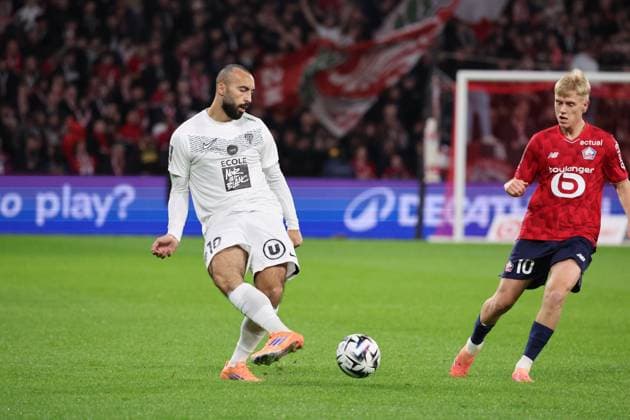 FOOTBALL : LOSC Lille vs Angers - Ligue 1 J11 - 02 11 2025 Himad ABDELLI (Angers SCO) lors du match LOSC Lille vs Angers, Ligue 1 J11, Decathlon Arena stade Pierre Mauroy, le 2 novembre 2025 - photo Laurent Sanson PsnewZ  Copyright: xLaurentxSANSONx xPsnewZx
