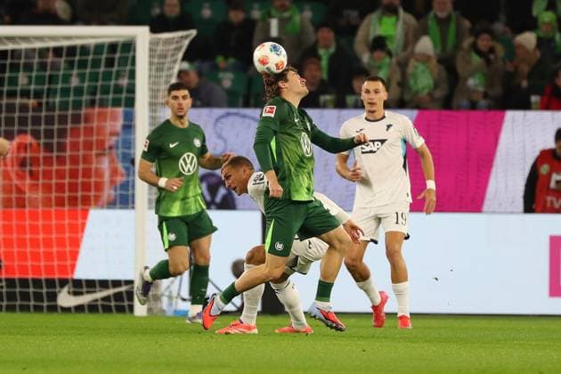 VfL vs Hoffebheim, 1 BL Wolfsburg, 02 11 2025, FOOTBALL VfL Wolfsburg vs TSG 1899 Hoffenheim, 1 BL, Season 2025 26 Mattias Svanberg VfL Wolfsburg Wolfsburg