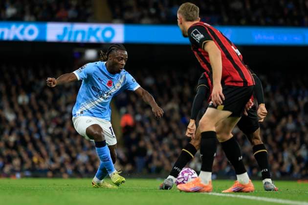Manchester City v Bournemouth Premier League 02 11 2025. Jeremy Doku (11) of Manchester City in action during the Premier League match between Manchester City and Bournemouth at the Etihad Stadium, Manchester, England on 2 November 2025. Manchester Etihad Stadium Manchester England Editorial use only DataCo restrictions apply See www.football-dataco.com , Copyright: xConorxMolloyx PSI-23140-0046