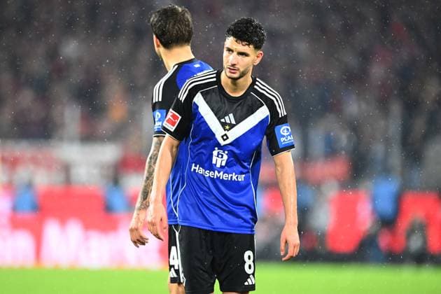 Daniel ELFADLI HH and Luka VUSKOVIC HH enttaeuscht, enttäuscht, Enttäuschung, Enttaeuschung Fussball 1 Bundesliga, 9 Spieltag, matchday9, 1 FC Koeln K Hamburger SV HH 4 1 am 02 11 2025 in Koeln Germany DFL regulations prohibit any use of photographs as image sequences and or quasi video Â