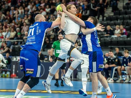 Juri Knorr Germany, 15 in duel with Arnar Freyr Arnarsson Iceland, 21 and Elvar Oern Joensson Iceland, 09 , Germany vs Iceland, handball, international match, men, season 2025 2026, 02 11 2025, Germany vs Iceland, handball, international match, men, season 2025 2026, 02 11 2025 Munich Copyright: xEibner-Pressefoto MichaelxSchmidx EP_MST
