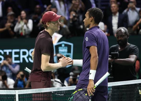 ROLEX PARIS MASTERS TENNIS 2025 Thierry Larret MAXPPP - Nanterre (92) 02 11 2025 Thierry Larret Maxppp. Tennis. Rolex Paris Masters. Paris La Defense, Nanterre (92). Du 25 octobre au 2 novembre 2025. Dimanche 2 novembre 2025. Finale : Felix AUGER-ALIASSIME (CAN) vs Jannik SINNER (ITA). Joie Jannik SINNER Nanterre (92) PARIS LA DEFENSE ARENA ILE DE FRANCE FRANCE  Copyright: xMAXPPPxThierryxLarretx TLR202511021230 TLR202511021230
