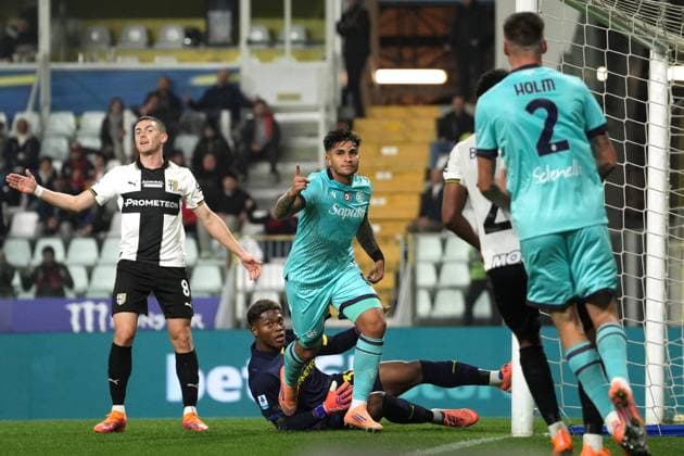 Bologna s Santiago Castro celebrates after scoring the 1-1 goal for his team during the Serie A soccer match between Parma and Bologna at Ennio Tardini Stadium in Parma, North Italy, Sunday, November 2, 2025. Soccer  Copyright: xMassimoxPaolone LaPressex
