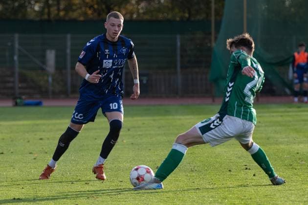 GER, Soccer, RLN, SV Werder Bremen II U23 vs VfB Oldenburg 02 11 2025, Platz 11, Bremen, GER, RLN, SV Werder Bremen II U23 vs VfB Oldenburg, DFL regulations prohibit any use of photographs as image sequences and or quasi video, im Bild Julian BOCCACCIO VfB Oldenburg 10 Levi WAGNER SV Werder Bremen II U23 29 nordphotoxgmbhx xRojahn nph00310