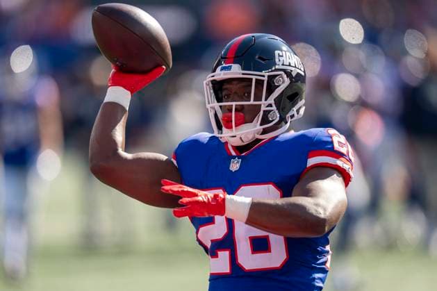 New York Giants running back Devin Singletary (26) tosses the ball around prior to an NFL, American Football Herren, USA football game against the San Francisco 49ers, Sunday, Nov. 2, 2025, in East Rutherford, NJ. ( Cal Media) East Rutherford United States of America - ZUMAc04_ 20251102_zma_c04_007 Copyright: xChristopherxSzagolax