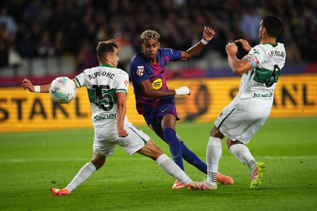 during the La Liga EA Sports match between FC Barcelona, Barca and Elche CF played at Lluis Companys Stadium on November 2, 2025 in Barcelona, Spain. (Photo by Bagu Blanco PRESSIN) Copyright: xBaguxBlancox xPRESSINx