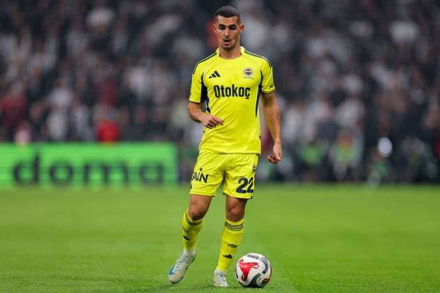 2025-11-02 Besiktas JK v Fenerbahce SK - Trendyol Super Lig ISTANBUL, TURKEY - NOVEMBER 2: Levent Mercan of Fenerbahce SK in action during the Trendyol Super Lig match between Besiktas JK and Fenerbahce SK at Tupras Stadium on November 2, 2025 in Istanbul, Turkey. (Photo by BSR Agency) Istanbul Turkey Content not available for redistribution in The Netherlands directly or indirectly through any third parties. Copyright: xBSRxAgencyx