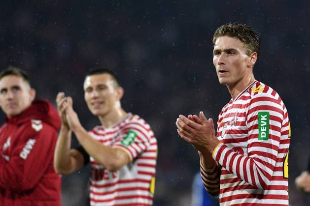 Sebastian Sebulonsen (1. FC Koeln) gestikuliert, gestik waehrend des Spiels der Bundesliga zwischen 1. FC Köln und dem Hamburger SV, RheinEnergieSTADION am 02. November 2025 in Köln, Deutschland. (Foto von Ralf Treese DeFodi Images) +++ Sebastian Sebulonsen (1. FC Koeln) gestures during the Bundesliga match between 1. FC Köln and Hamburger SV at RheinEnergieSTADION on November 2, 2025 in Köln, Germany. (Photo by Ralf Treese DeFodi Images) DFL regulations prohibit any use of photographs as image sequences and or quasi-video. (Photo by Ralf Treese DeFodi Images) Sebastian Sebulonsen 1 FC Koeln gestures, gestures during the Bundesliga match between 1 FC Köln and Hamburger SV, RheinEnergieSTADION on November 02, 2025 in Cologne, Germany Photo by Ralf Treese DeFodi Images Sebastian Sebulonsen 1 FC Koeln gestures during the Bundesliga match between 1 FC Köln and Hamburger SV at RheinEnergieSTADION on November 2, 2025 in Köln, Germany Photo by Ralf Treese DeFodi Images DFL regulations prohibit any use of photographs as image sequences and or quasi video Photo by Ralf Treese DeFodi Images