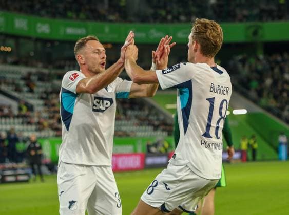 Germany Bundesliga 2025 26, 9 Matchday VfL Wolfsburg vs TSG Hoffenheim Volkswagen Arena Wolfsburg Goal celebration Wouter Burger TSG Hoffenheim, 18 Vladimir Coufal Vladimir Coufal TSG Hoffenheim, 34 Copyright: xAymanxAlahmedx