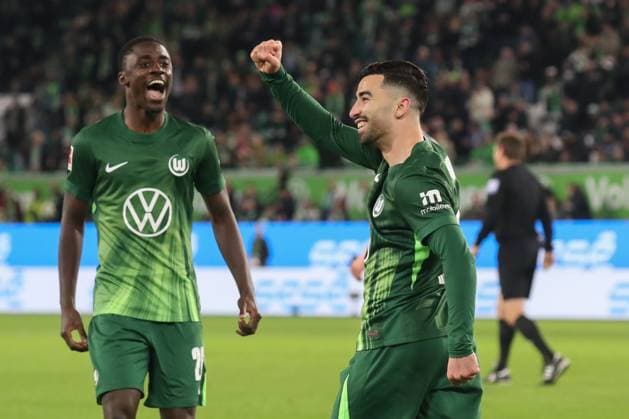 02 11 2025, xgox, Fußball 1 Bundesliga, VfL Wolfsburg TSG 1899 Hoffenheim emspor, v l Mohammed Amoura Wolfsburg, 9 Jubel, Torjubel, jubelt ueber das Tor, celebrate the goal, celebration DFL DFB REGULATIONS PROHIBIT ANY USE OF PHOTOGRAPHS as IMAGE SEQUENCES and or QUASI VIDEO Wolfsburg