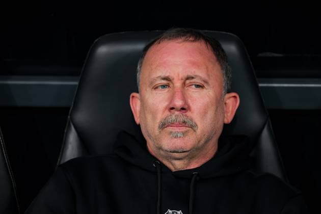 2025-11-02 Besiktas JK v Fenerbahce SK - Trendyol Super Lig ISTANBUL, TURKEY - NOVEMBER 2: Head coach Sergen Yalcin of Besiktas JK during the Trendyol Super Lig match between Besiktas JK and Fenerbahce SK at Tupras Stadium on November 2, 2025 in Istanbul, Turkey. (Photo by BSR Agency) Istanbul Turkey Content not available for redistribution in The Netherlands directly or indirectly through any third parties. Copyright: xBSRxAgencyx