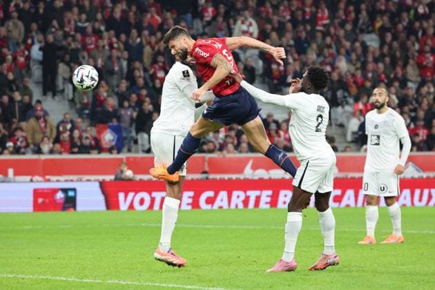 FOOTBALL : LOSC Lille vs Angers - Ligue 1 J11 - 02 11 2025 Olivier GIROUD (LOSC Lille) lors du match LOSC Lille vs Angers, Ligue 1 J11, Decathlon Arena stade Pierre Mauroy, le 2 novembre 2025 - photo Laurent Sanson PsnewZ  Copyright: xLaurentxSANSONx xPsnewZx
