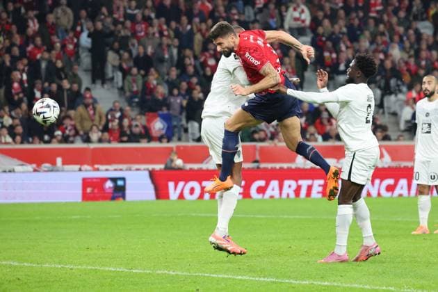 FOOTBALL : LOSC Lille vs Angers - Ligue 1 J11 - 02 11 2025 Olivier GIROUD (LOSC Lille) lors du match LOSC Lille vs Angers, Ligue 1 J11, Decathlon Arena stade Pierre Mauroy, le 2 novembre 2025 - photo Laurent Sanson PsnewZ  Copyright: xLaurentxSANSONx xPsnewZx