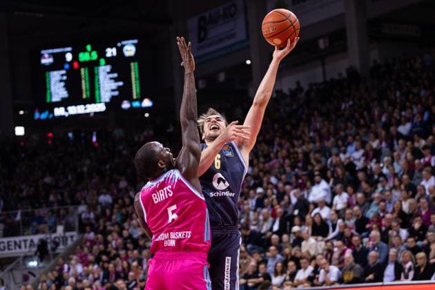 easyCredit Basketball Bundesliga, Telekom Baskets Bonn vs ALBA Berlin, 02 11 2025 Malte Delow ALBA BERLIN 6 and Tylan Birts Telekom Baskets Bonn 5 easyCredit Basketball Bundesliga, Telekom Baskets Bonn vs ALBA Berlin, 02 11 2025, Telekom Dome Bonn Copyright: xBEAUTIFULxSPORTS Derixx