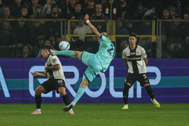 November 2, 2025, Parma: Bologna™s Jens Odgaard kicks the ball during the italian soccer Serie A match between Parma Calcio 1913 vs Bologna FC on november 2, 2025 at the Stadio Ennio Tardini in Parma, Italy. ANSA Lorenzo Cattani Soccer: Serie A; Parma Vs Bologna  - ZUMAa110 20251102_zaf_a110_078 Copyright: xAnsa LorenzoxCattanix