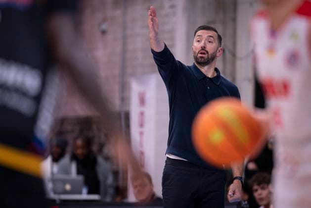 Barmer 2 Basketball Bundesliga ProA RheinStars Cologne vs Kirchheim, 02 11 25 Zoran Kucic Head Coach RheinStars Cologne emotionally gesticulating Cologne, 02 11 25 Barmer 2 Basketball Bundesliga ProA RheinStars Cologne vs Kirchheim at the Motor World in Cologne Copyright: xBEAUTIFULxSPORTS AxelxKohringx