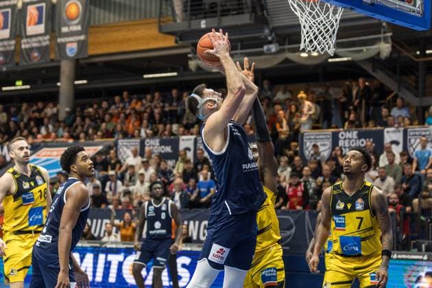GER, easy Credit Basketball Bundesliga, Syntainics MBC MHP Riesen Ludwigsburg 02 11 2025, Stadthalle, Weißenfels, GER, easy Credit Basketball Bundesliga, Syntainics MBC MHP Riesen Ludwigsburg Jure Planinic Syntainics MBC, 44 Â Photo Alexander Trienitz Weißenfels Stadthalle Sachsen Anhalt Germany