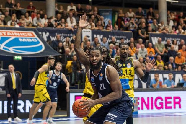 GER, easy Credit Basketball Bundesliga, Syntainics MBC MHP Riesen Ludwigsburg 02 11 2025, Stadthalle, Weißenfels, GER, easy Credit Basketball Bundesliga, Syntainics MBC MHP Riesen Ludwigsburg RJ Gunn Syntainics MBC, 21 Â Photo Alexander Trienitz Weißenfels Stadthalle Sachsen Anhalt Germany