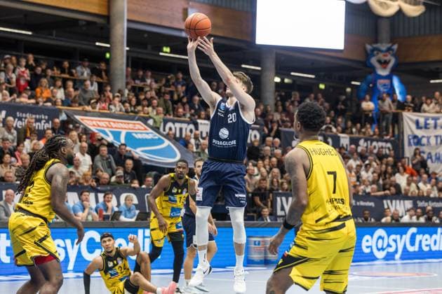 GER, easy Credit Basketball Bundesliga, Syntainics MBC MHP Riesen Ludwigsburg 02 11 2025, Stadthalle, Weißenfels, GER, easy Credit Basketball Bundesliga, Syntainics MBC MHP Riesen Ludwigsburg Perttu Blomgren Syntainics MBC, 20 Â Photo Alexander Trienitz Weißenfels Stadthalle Sachsen Anhalt Germany