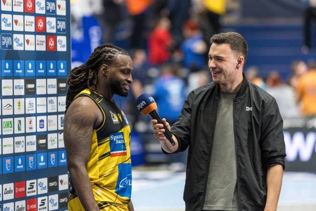 GER, easy Credit Basketball Bundesliga, Syntainics MBC MHP Riesen Ludwigsburg 02 11 2025, Stadthalle, Weißenfels, GER, easy Credit Basketball Bundesliga, Syntainics MBC MHP Riesen Ludwigsburg Traveon Buchanan MHP Riesen Ludwigsburg, 2 at the interview with Patrick Fritzsche, DYN Â Photo Alexander Trienitz Weißenfels Stadthalle Sachsen Anhalt Germany