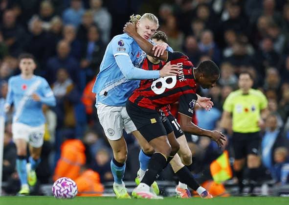 Erling Haaland of Manchester City gets through Bafode Diakite of Bournemouth Manchester City v AFC Bournemouth, Premier League, Football, Etihad Stadium, Manchester, UK - 02 Nov 2025Manchester Etihad Stadium United Kingdom EDITORIAL USE ONLY No use with unauthorised audio, video, data, fixture lists, club league logos or live services. Online in-match use limited to 120 images, no video emulation. No use in betting, games or single club league player publications. Copyright: xMattxWest Shutterstockx 15641506am