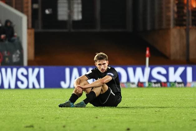 02 11 2025, Soccer, Men, 3 Liga 13 Matchday Season 2025 2026 Rot Weiss Essen FC Schweinfurt 05 Nick Doktorczyk FC Schweinfurt 05, 02 dejected on the pitch after the final whistle, single picture