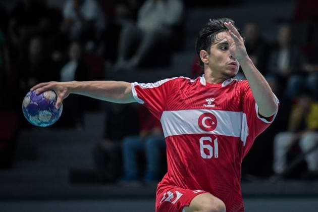 Romania v Turkiye - European Handball Championship Qualifiers ANKARA, TURKIYE - NOVEMBER 02: Yusuf Efe Sahin (61) of Turkiye in action during the Men s U-18 European Handball Championship Qualification Group A match between Romania and Turkiye at Prof. Dr. Yasar Sevim Handball Hall in Ankara, Turkiye on November 02, 2025. Mustafa Hatipoglu Anadolu Ankara Turkey. Editorial use only. Please get in touch for any other usage.  Copyright: x2025xAnadoluxMustafaxHatipoglux