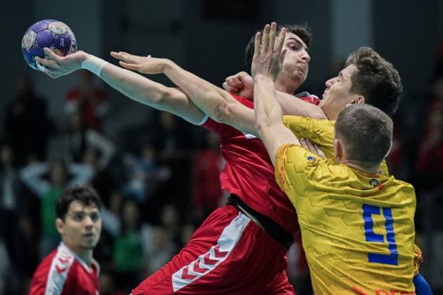 Romania v Turkiye - European Handball Championship Qualifiers ANKARA, TURKIYE - NOVEMBER 02: Taner Onusta (53) of Turkiye in action during the Men s U-18 European Handball Championship Qualification Group A match between Romania and Turkiye at Prof. Dr. Yasar Sevim Handball Hall in Ankara, Turkiye on November 02, 2025. Mustafa Hatipoglu Anadolu Ankara Turkey. Editorial use only. Please get in touch for any other usage.  Copyright: x2025xAnadoluxMustafaxHatipoglux
