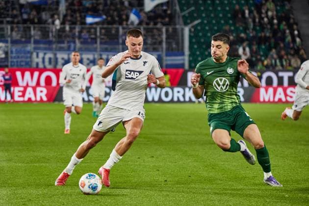 Tim Lemperle TSG 1899 Hoffenheim 19 takes a shot on goal VfL Wolfsburg vs TSG 1899 Hoffenheim, Soccer Bundesliga, BL, Buli, Matchday 9, Season 2025 2026 02 11 2025 Press photo Jan Frederic Helbig VfL Wolfsburg vs TSG 1899 Hoffenheim, Soccer Bundesliga, BL, Buli, Volkswagen Arena, 1 Bundesliga, Matchday 9, Season 2025 2026, 02 11 2025 Wolfsburg Copyright: xEibner-Pressefoto Jan-FredericxHx EP_JHG