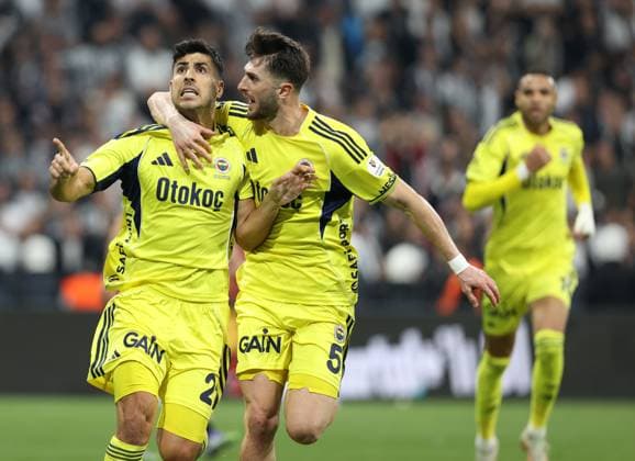 Besiktas v Fenerbahce - Turkish Super Lig ISTANBUL, TURKIYE - NOVEMBER 02: Players of Fenerbahce celebrate after scoring a goal during the Turkish Super Lig week 11 football match between Besiktas and Fenerbahce at Tupras Stadium in Istanbul, Turkiye on November 02, 2025. Ali Atmaca Anadolu Istanbul Turkey. Editorial use only. Please get in touch for any other usage.  Copyright: x2025xAnadoluxAlixAtmacax