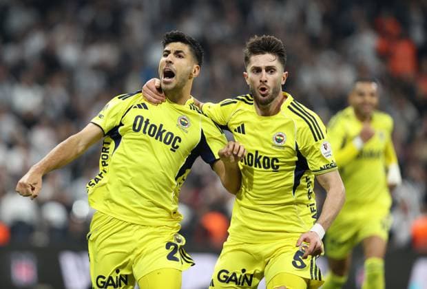 Besiktas v Fenerbahce - Turkish Super Lig ISTANBUL, TURKIYE - NOVEMBER 02: Players of Fenerbahce celebrate after scoring a goal during the Turkish Super Lig week 11 football match between Besiktas and Fenerbahce at Tupras Stadium in Istanbul, Turkiye on November 02, 2025. Ali Atmaca Anadolu Istanbul Turkey. Editorial use only. Please get in touch for any other usage.  Copyright: x2025xAnadoluxAlixAtmacax