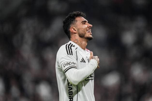 Besiktas v Fenerbahce - Turkish Super Lig ISTANBUL, TURKIYE - NOVEMBER 02: Emirhan Topcu (53) of Besiktas celebrates after scoring a goal during the Turkish Super Lig week 11 football match between Besiktas and Fenerbahce at Tupras Stadium in Istanbul, Turkiye on November 02, 2025. Hakan Akgun Anadolu Istanbul Turkey. Editorial use only. Please get in touch for any other usage.  Copyright: x2025xAnadoluxHakanxAkgunx