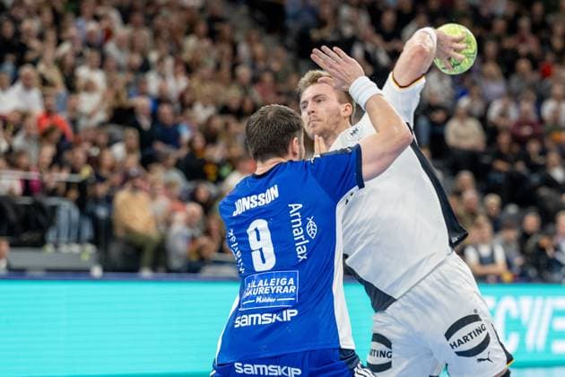 Franz Semper 32 Handball national team Germany in duel with Elvar Oern Jonsson 9 Handball national team Iceland , Handball national team Germany vs Handball national team Iceland, Handball Laenderspiel, 02 11 2025 Muenchen Bayern Germany Copyright: xkolbert-press UlrichxGamelx