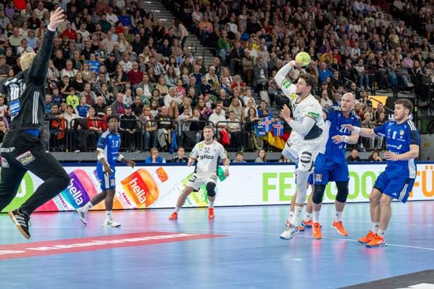 Sebastian Heymann 11 Handball national team Germany starts to throw, Handball national team Germany vs Handball national team Iceland, Handball national match, 02 11 2025 Munich Bavaria Germany Copyright: xkolbert-press UlrichxGamelx
