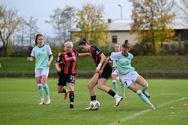 02 11 2025, Football, 2 Womens Bundesliga, 2025 2026, Matchday 9, SG 99 Andernach Eintracht Frankfurt II Mina Matijevic 11 Eintracht Frankfurt II and Carolin Schraa 7 Andernach in a duel