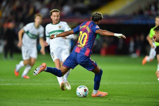FC Barcelona, Barca v ELCHE CF. OLIMPIC STADIUM LLUIS COMPANYS. MONTJUIC,BARCELONA. November 2,2025 FC BARCELONA vs ELCHE CF November 2 ,2025 Lamine Yamal (10) of FC Barcelona scores his team s first goal during the match between FC Barcelona and Elche CF corresponding to the ninth day of La Liga EA Sports at at Olimpic Stadium Lluis Companys of MontjuÃ¯c in Barcelona, Spain. Barcelona ESP Copyright: xS.xRosx