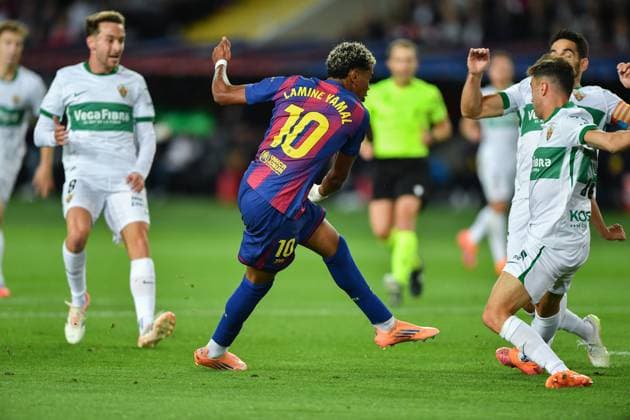 FC Barcelona, Barca v ELCHE CF. OLIMPIC STADIUM LLUIS COMPANYS. MONTJUIC,BARCELONA. November 2,2025 FC BARCELONA vs ELCHE CF November 2 ,2025 Lamine Yamal (10) of FC Barcelona scores his team s first goal during the match between FC Barcelona and Elche CF corresponding to the ninth day of La Liga EA Sports at at Olimpic Stadium Lluis Companys of MontjuÃ¯c in Barcelona, Spain. Barcelona ESP Copyright: xS.xRosx