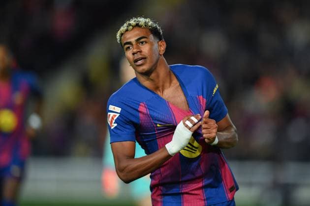 FC Barcelona, Barca v ELCHE CF. OLIMPIC STADIUM LLUIS COMPANYS. MONTJUIC,BARCELONA. November 2,2025 FC BARCELONA vs ELCHE CF November 2 ,2025 Lamine Yamal (10) of FC Barcelona celebrates scoring his team s first goal during the match between FC Barcelona and Elche CF corresponding to the ninth day of La Liga EA Sports at at Olimpic Stadium Lluis Companys of MontjuÃ¯c in Barcelona, Spain. Barcelona ESP Copyright: xS.xRosx