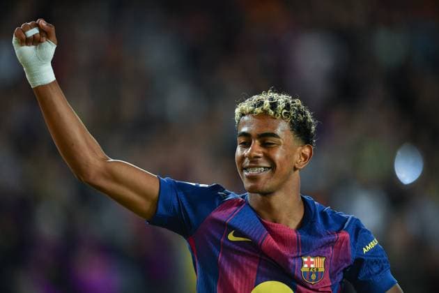 FC Barcelona, Barca v ELCHE CF. OLIMPIC STADIUM LLUIS COMPANYS. MONTJUIC,BARCELONA. November 2,2025 FC BARCELONA vs ELCHE CF November 2 ,2025 Lamine Yamal (10) of FC Barcelona celebrates scoring his team s first goal during the match between FC Barcelona and Elche CF corresponding to the ninth day of La Liga EA Sports at at Olimpic Stadium Lluis Companys of MontjuÃ¯c in Barcelona, Spain. Barcelona ESP Copyright: xS.xRosx