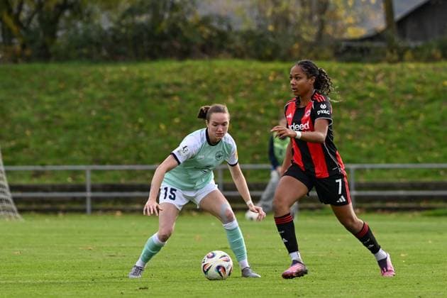 02 11 2025, Football, 2 Womens Bundesliga, 2025 2026, Matchday 9, SG 99 Andernach Eintracht Frankfurt II Sibel Agirman 7 Eintracht Frankfurt II runs with the ball and is closely watched by Vanessa Zilligen 15 Andernach