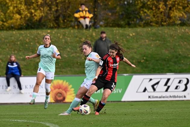 02 11 2025, Football, 2 Womens Bundesliga, 2025 2026, Matchday 9, SG 99 Andernach Eintracht Frankfurt II Leonie Krump 10 Andernach and Georgia Stanti 10 Eintracht Frankfurt II in a duel