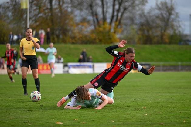 02 11 2025, Football, 2 Womens Bundesliga, 2025 2026, Matchday 9, SG 99 Andernach Eintracht Frankfurt II Maren Weingarz 8 Andernach and Tessa Zimmermann 27 Eintracht Frankfurt II fighting for the ball